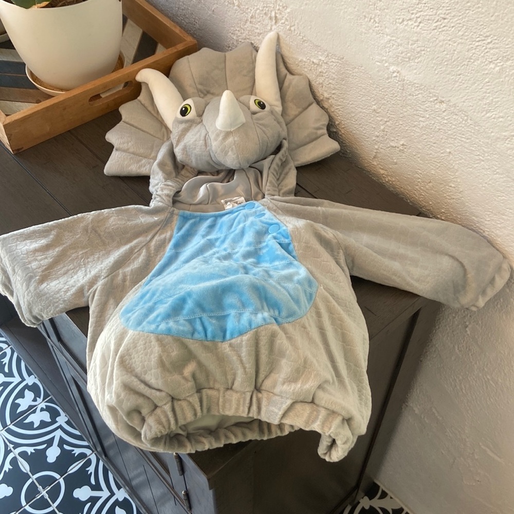 Dinosaur triceratops Costume 12-18Months perfect condition like new from Target